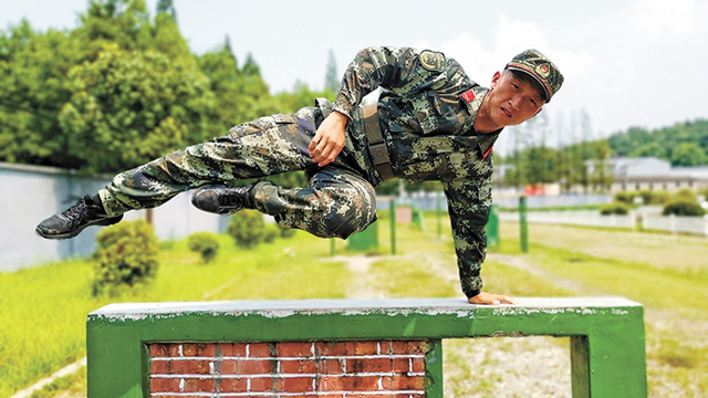 一個(gè)士兵的平凡世界：只要堅(jiān)持拼搏，總會(huì)迎來(lái)一次次跨越