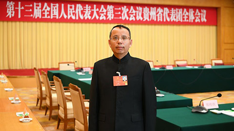 歐陽黔森：腳上沾滿泥土，作品才能散發(fā)泥土的芬芳