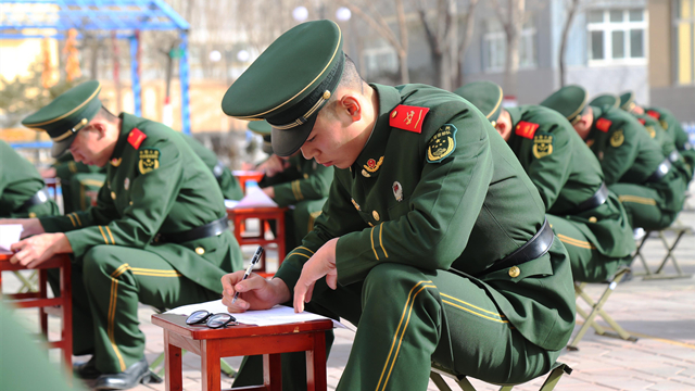 如何幫助新兵走好“兵之初”，在法治軌道上扎實起步？