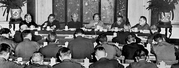【百個(gè)瞬間說(shuō)百年】1961，“調(diào)整、鞏固、充實(shí)、提高”