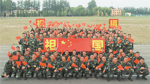 祝福偉大祖國(guó) 他們?cè)谶吅７朗刈o(hù)萬里山河