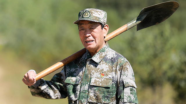 退休將軍植樹(shù)造林18年，家鄉(xiāng)從一片荒坡變一片林海