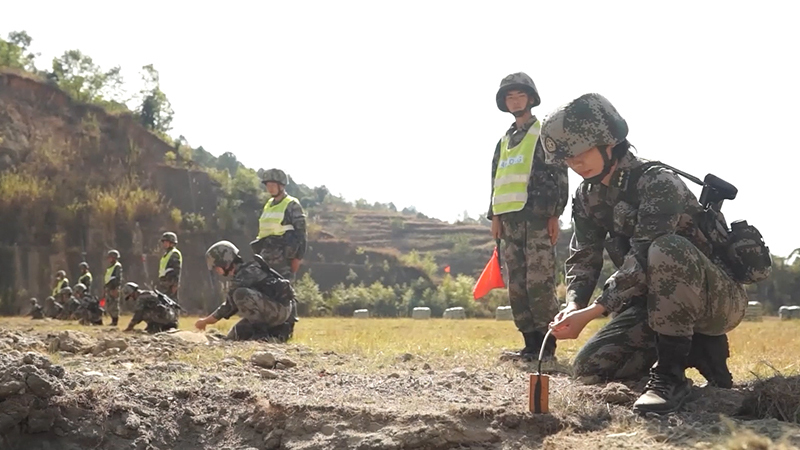 又颯又燃！高原女兵首次實爆精準(zhǔn)摧毀“敵”目標(biāo)