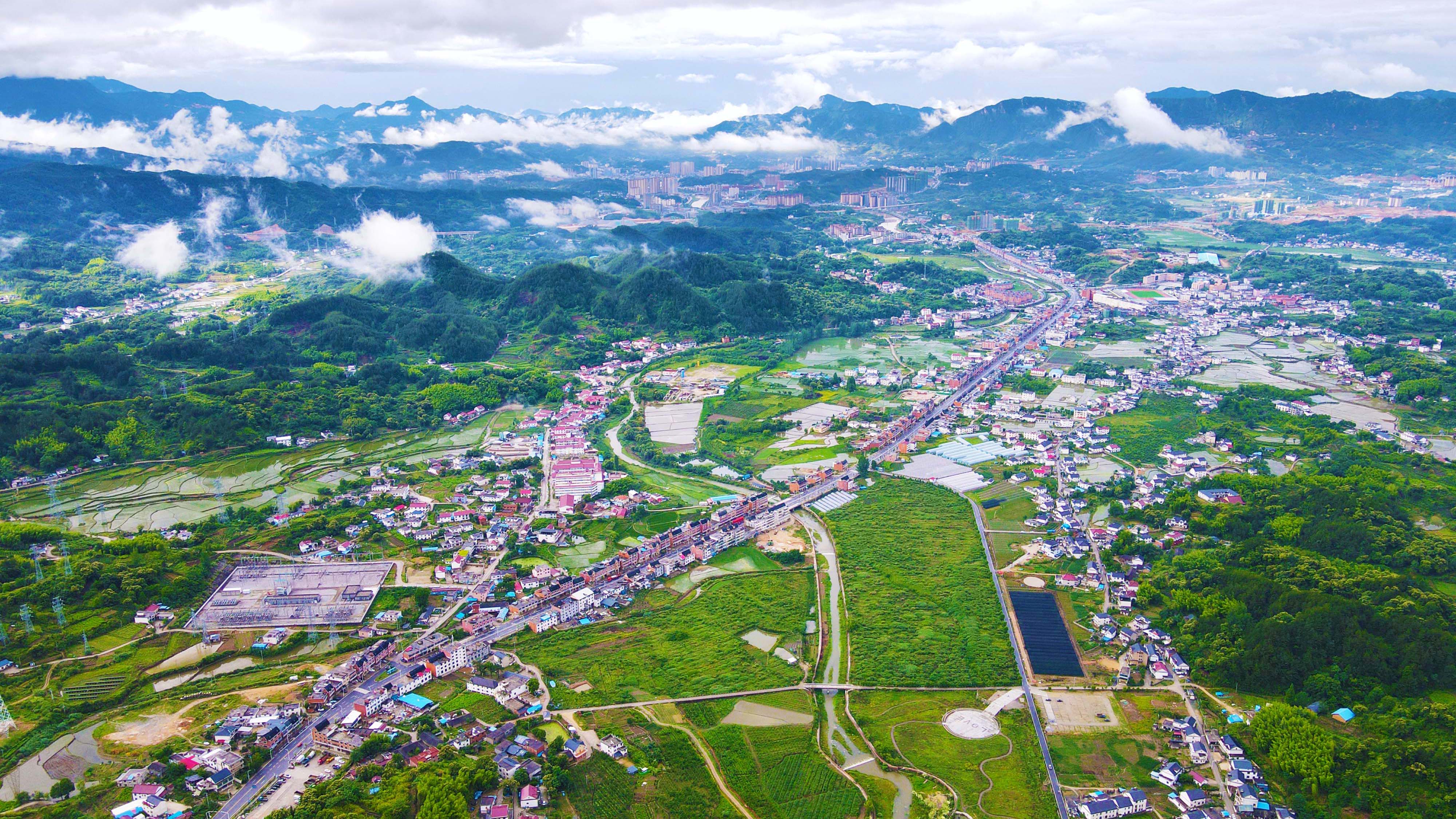 航拍安徽岳西：芒種時節(jié)，阡陌縱橫田園繽紛