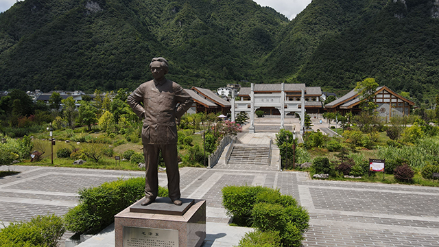 扶智扶志，里師脫貧奔小康