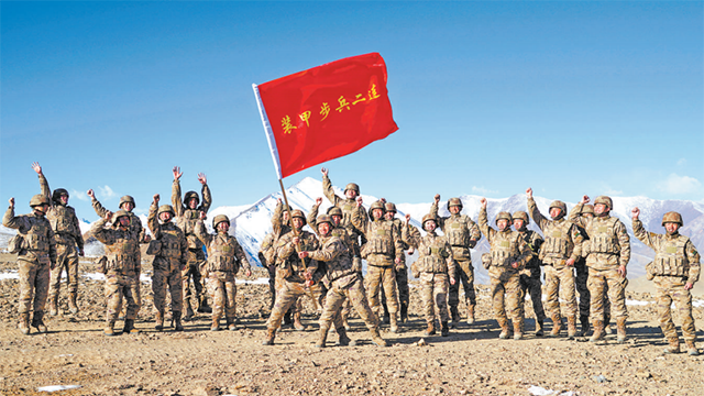 立功創(chuàng)模，軍營升起閃亮的星
