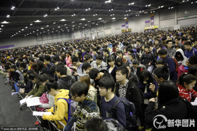 2014年01月25日，香港，在亞洲國際博覽館考場，近萬名考生參加了有“美國高考”之稱的SAT考試。  