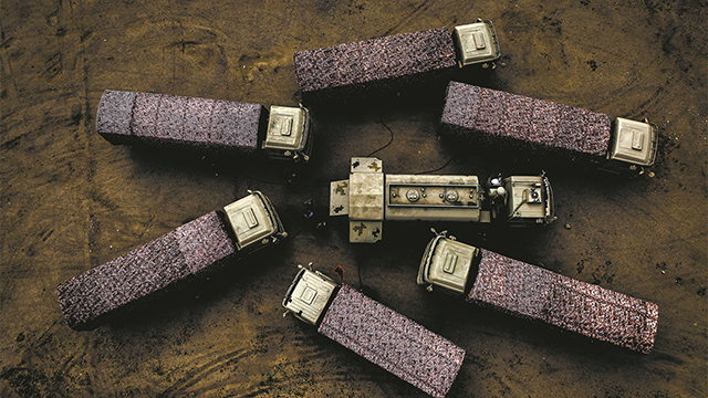 陸軍某旅跨晝夜運(yùn)輸訓(xùn)練掠影