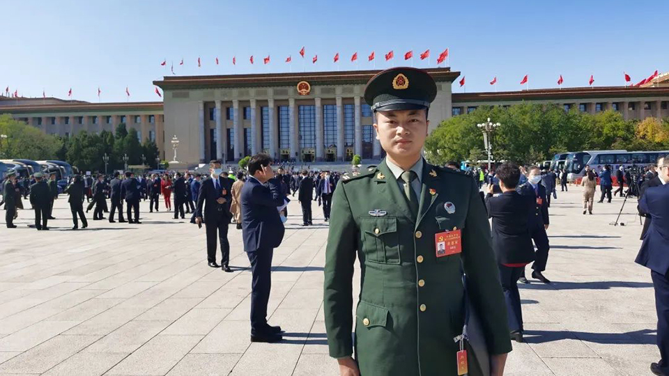 了不起的中國(guó)軍人丨二十大代表向躍東：一路風(fēng)馳電掣，只因心中有夢(mèng)！