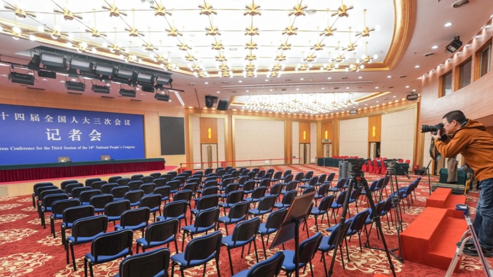 現(xiàn)場畫面！探訪2025年全國兩會(huì)新聞中心